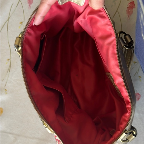 Coach Tan and Gold Shoulder Bag with Elegant Design - Picture 3 of 7